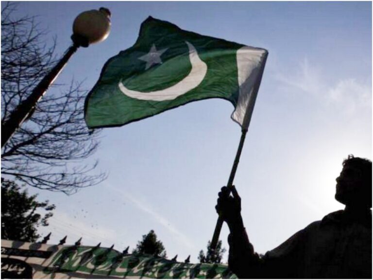 Pakistan father buries 15-day-old daughter alive