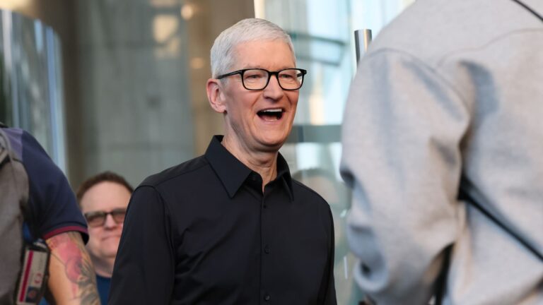 Apple crosses $4 trillion market cap for the first time