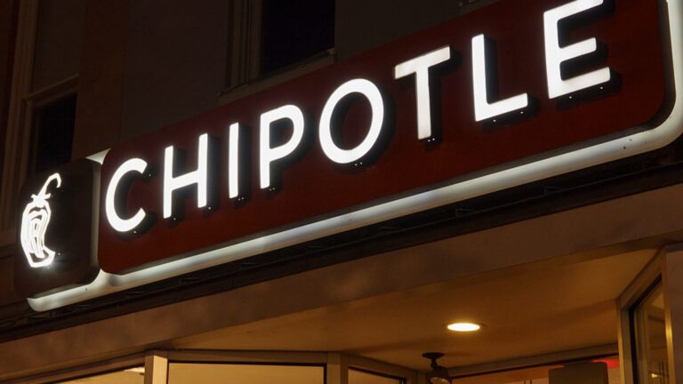 Chipotle stock falls after Q3 earnings report