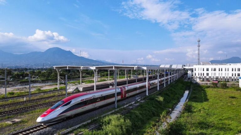 China, ASEAN to upgrade free trade, bring more certainties to world-Xinhua
