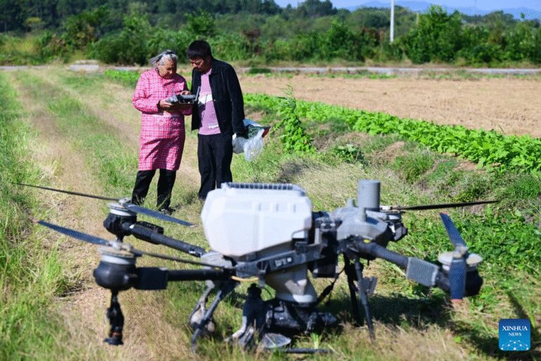 Octogenarian in E China’s Anhui embraces modern technology to assist with family farming-Xinhua