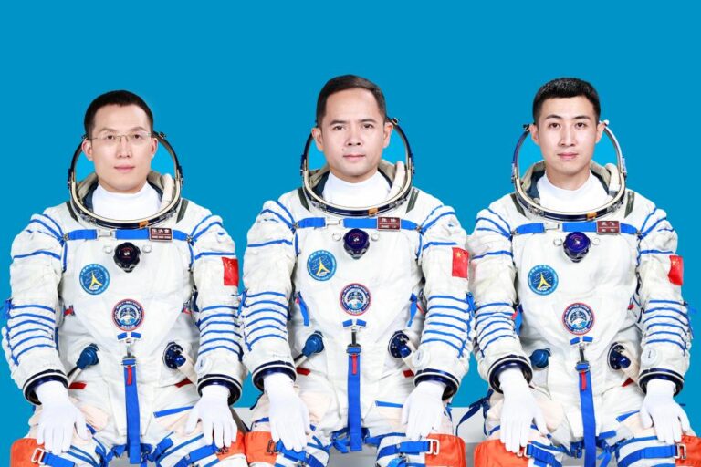 China unveils Shenzhou-21 crew for space station mission-Xinhua
