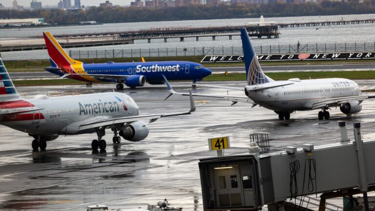 Air traffic controllers are still short after government shutdown