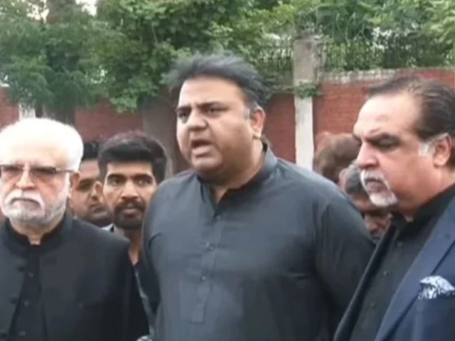 Ex-PTI leaders push for political truce, seek Imran Khan’s release