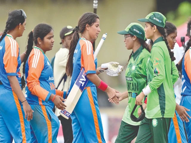 Pakistan, India blind women show sporting vision with handshakes