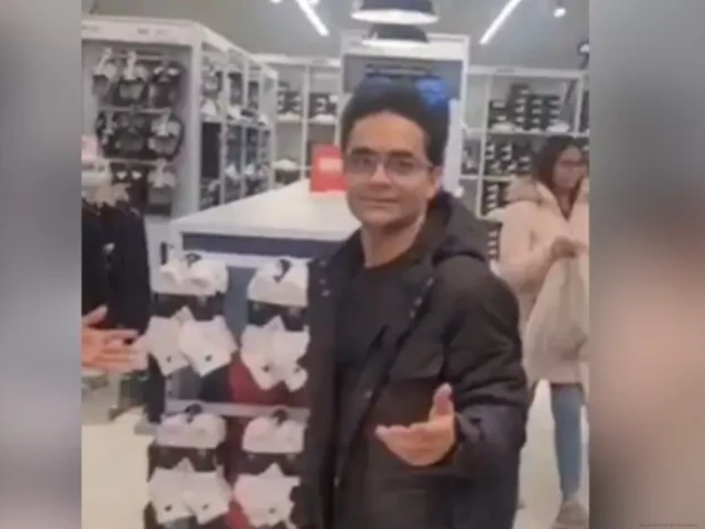 Shahzeb Khanzada confronted in public, politicians and journalists condemn incident