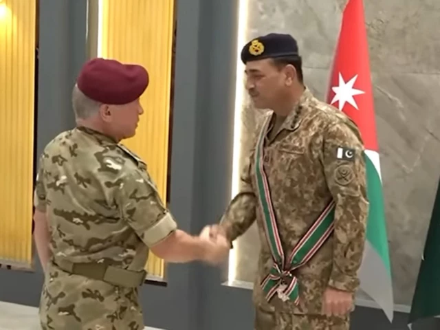 Jordan’s King Abdullah II awards Order of the Military Merit to COAS