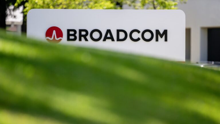 Investors sell off tech despite steady Broadcom numbers