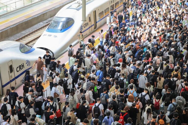 China’s railway passenger trips hit new record in first 11 months-Xinhua