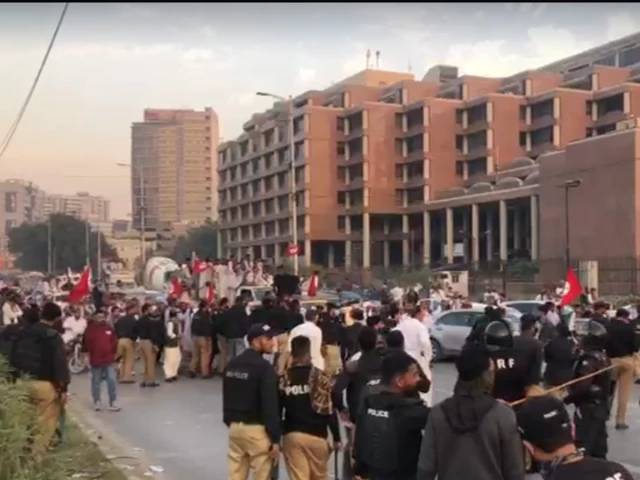 Clashes erupt in Karachi during nationalist group’s cultural day rally