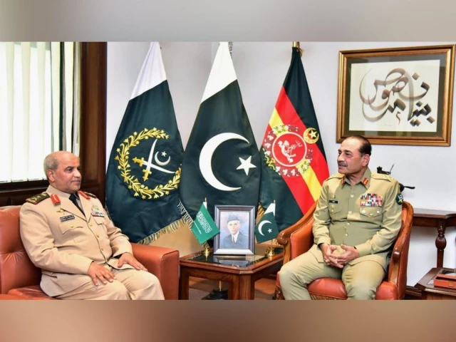 Saudi commander praises Pakistan Army’s role in regional peace during meeting with Field Marshal Munir