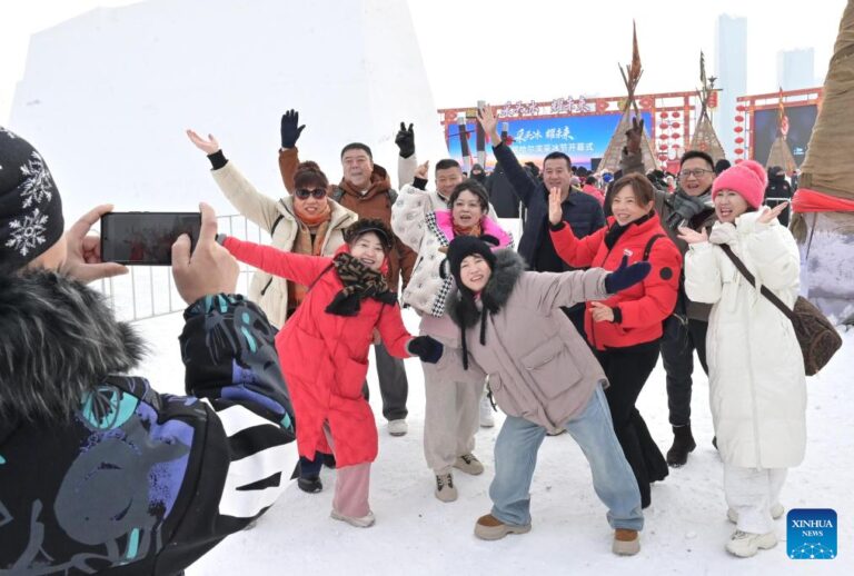 In China’s “ice city,” ice harvest sets stage for winter tourism season-Xinhua