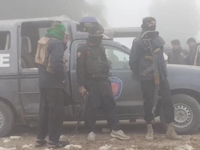 10 rescued after gunmen abduct 19 from passenger bus in Kashmore