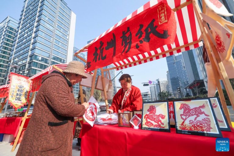 Fair featuring intangible cultural heritage, Chinese New Year goods kicks off in Hangzhou-Xinhua