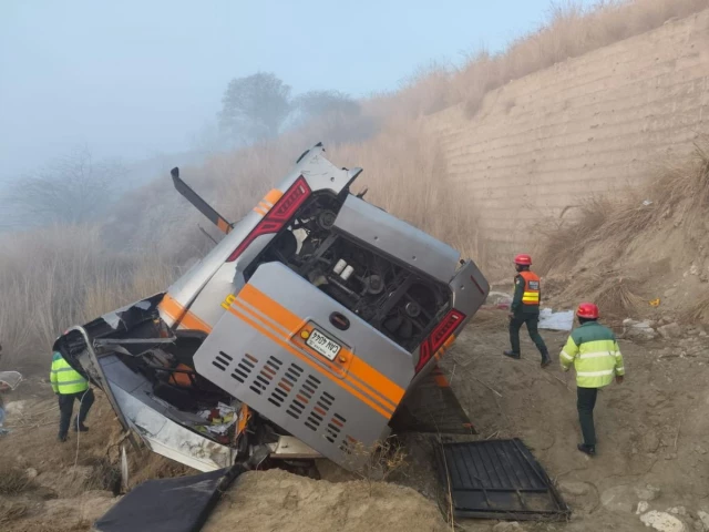 Bus plunges into ravine in Chakwal, killing five amid dense fog
