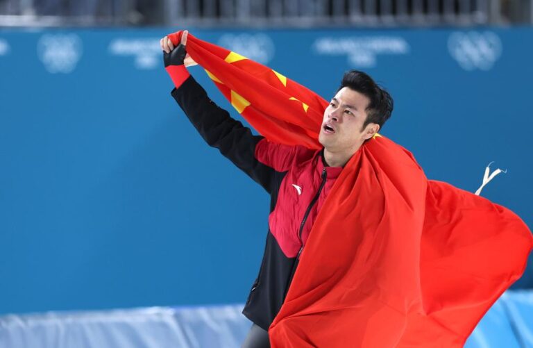 China’s Ning upsets Stolz to win 1,500m speed skating gold at Milan-Cortina Winter Olympics-Xinhua