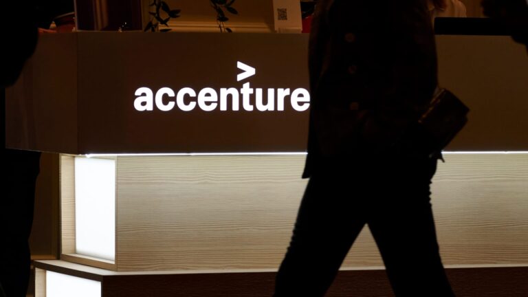 Accenture tells senior staff to use AI or lose out on promotions