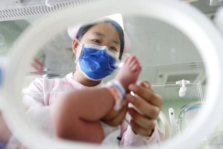 In the saddle gearing up for Year of the Horse-Xinhua