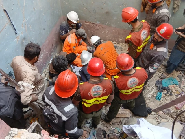 Gas cylinder blast kills at least 14 as building collapses in Karachi