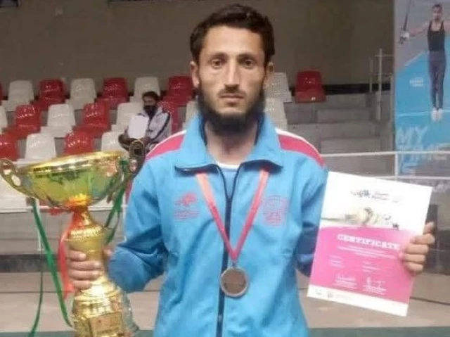 Labourer-athlete Rizwan Pathan fights poverty by day, chases MMA dream by night