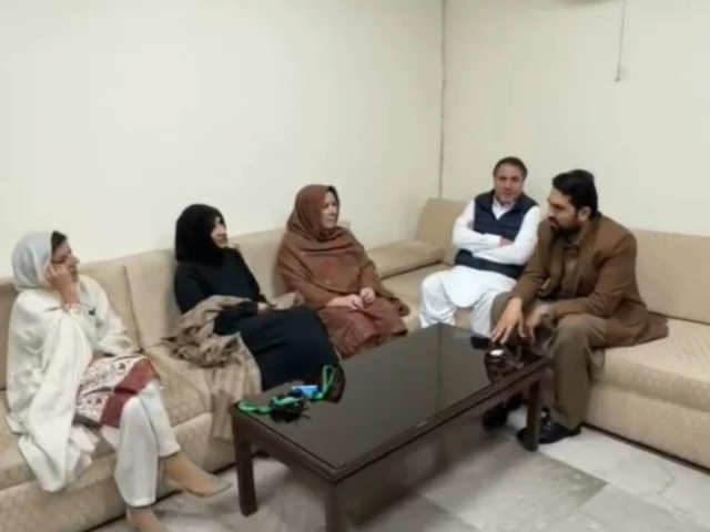 K-P CM, Imran’s sisters hold meeting ahead of SC hearings