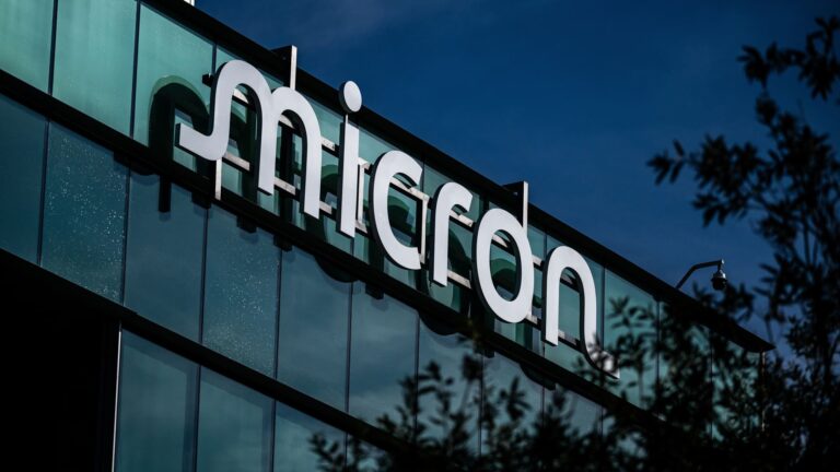 Micron stock sinks 10%, further cratering in post-earnings sell-off