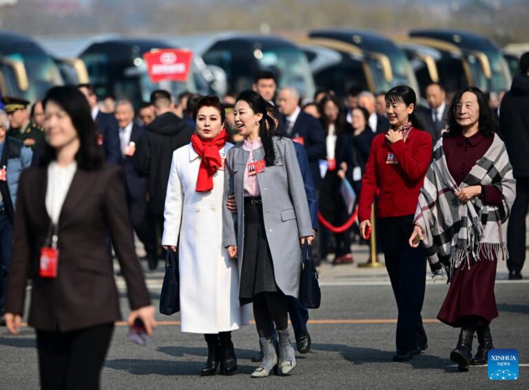 female lawmakers, political advisors at China’s annual “two sessions”-Xinhua