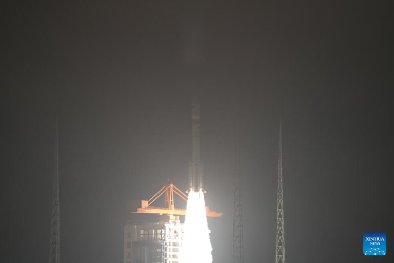 China launches new internet satellite group-Xinhua