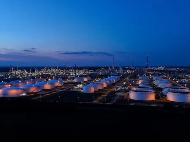 Oil rebounds as fragile Gulf ceasefire, constrained Hormuz keep supply risks elevated